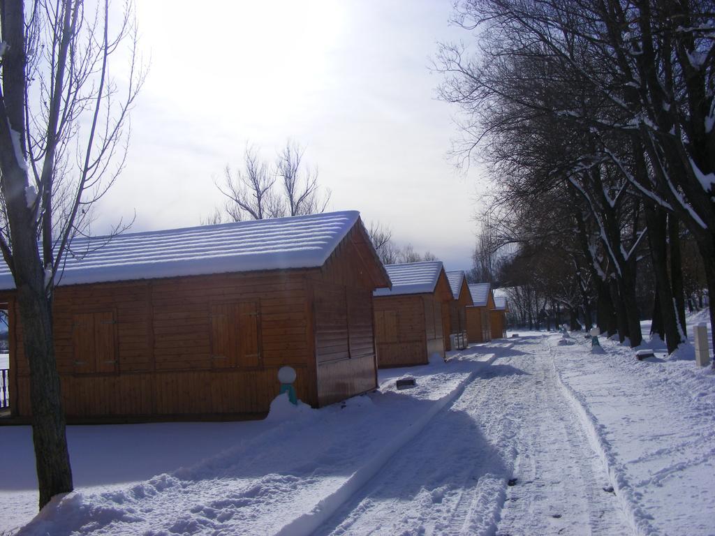 Camping La Motte Flottante La Freissinouse Exterior photo