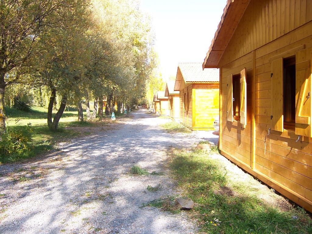 Camping La Motte Flottante La Freissinouse Exterior photo