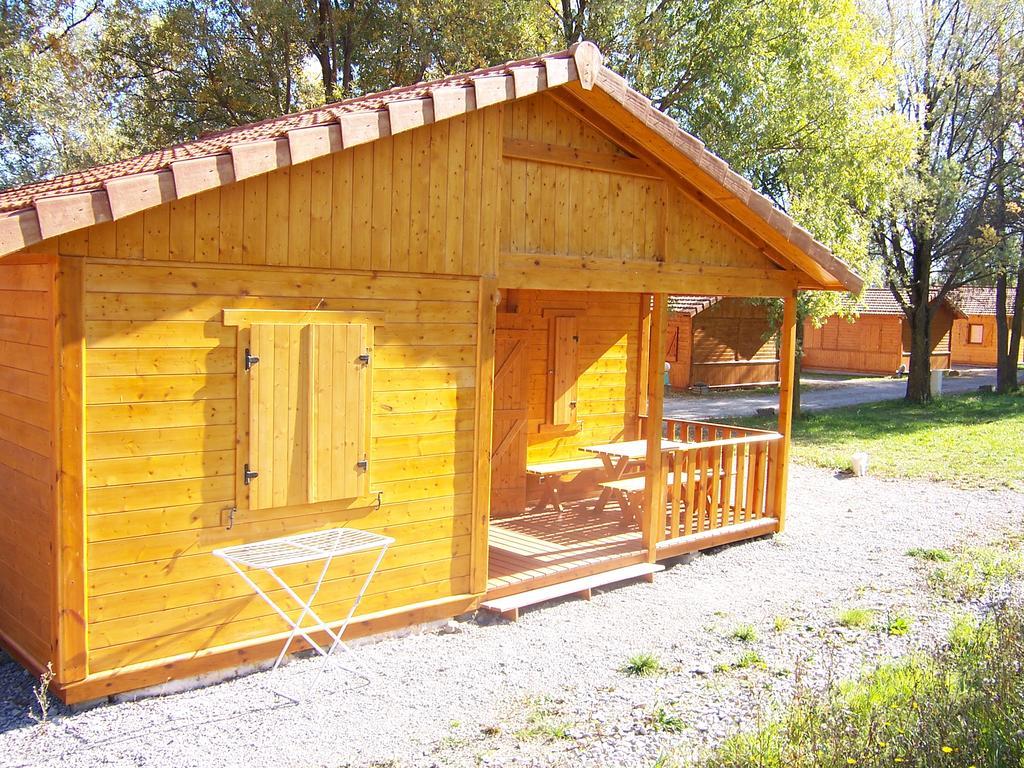 Camping La Motte Flottante La Freissinouse Exterior photo