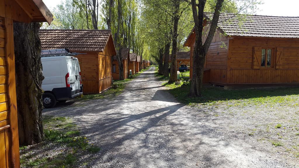Camping La Motte Flottante La Freissinouse Exterior photo